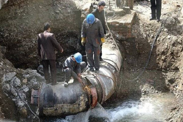 پایداری شبکه آب بندرعباس پس از تلاش شبانه‌روزی نیروهای آبفا