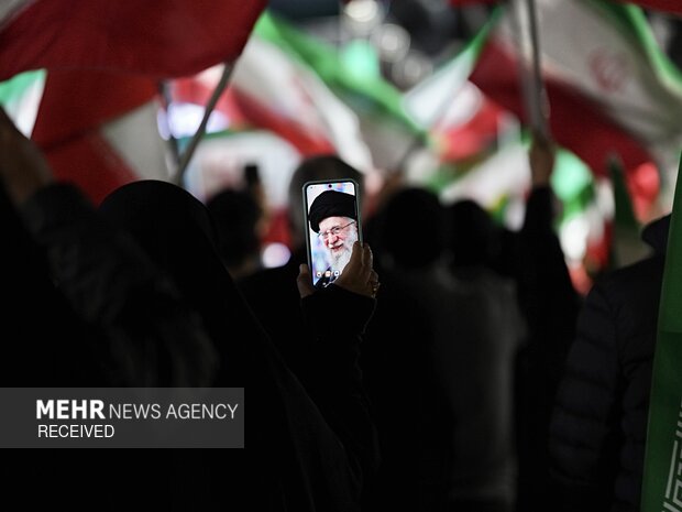 اجتماع حمایت از رزمندگان در مقابله با دشمن آمریکایی - صهیونی