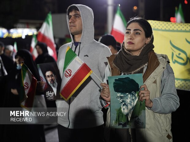 اجتماع حمایت از رزمندگان در مقابله با دشمن آمریکایی - صهیونی