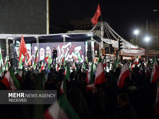 اجتماع حمایت از رزمندگان در مقابله با دشمن آمریکایی - صهیونی