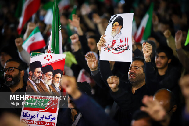 مشت محکم مهریزی‌ها بر دهان دشمنان؛ طنین نوای حیدر حیدر مردم مهریز