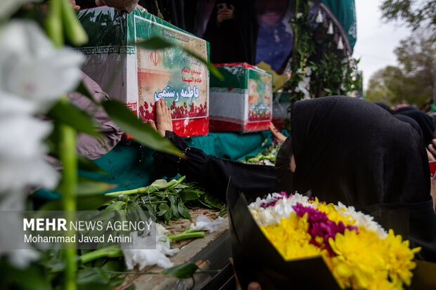 تشییع پیکر ۸ شهید یک خانواده در قزوین