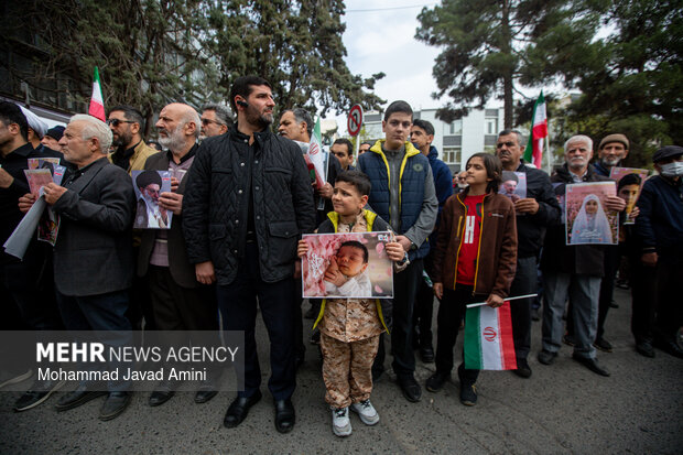 تشییع پیکر ۸ شهید یک خانواده در قزوین