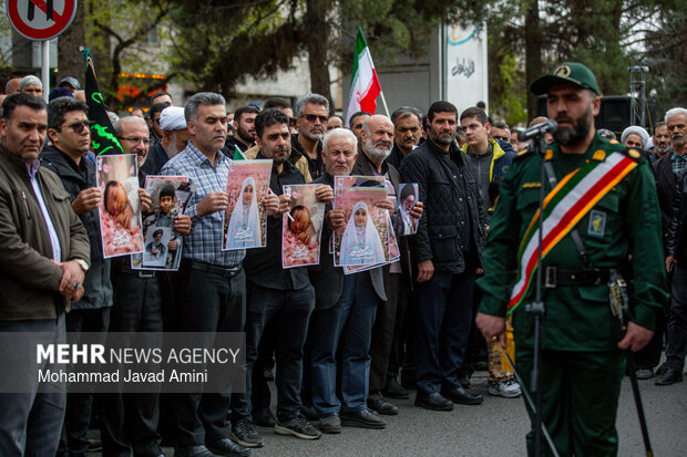 تشییع پیکر ۸ شهید یک خانواده در قزوین