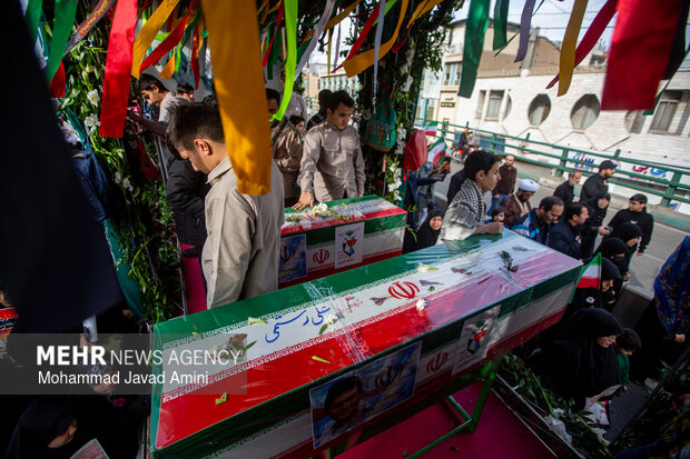 تشییع پیکر ۸ شهید یک خانواده در قزوین