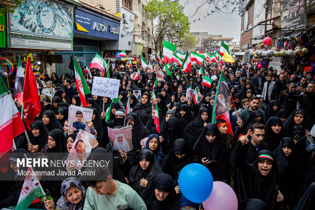 تشییع پیکر ۸ شهید یک خانواده در قزوین