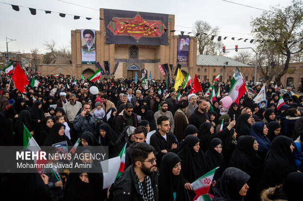 تشییع پیکر ۸ شهید یک خانواده در قزوین