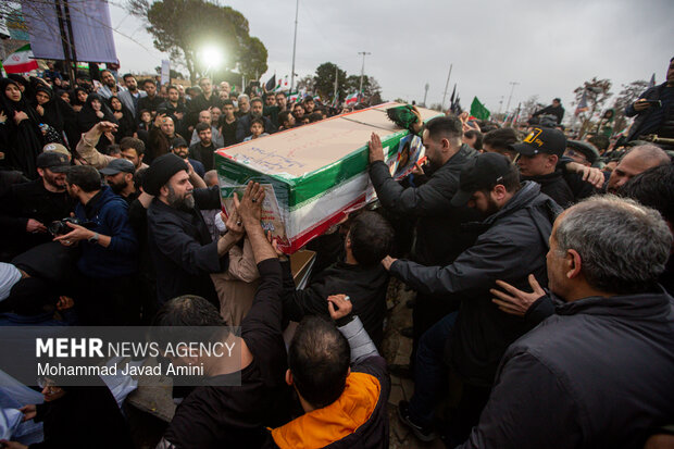 تشییع پیکر ۸ شهید یک خانواده در قزوین