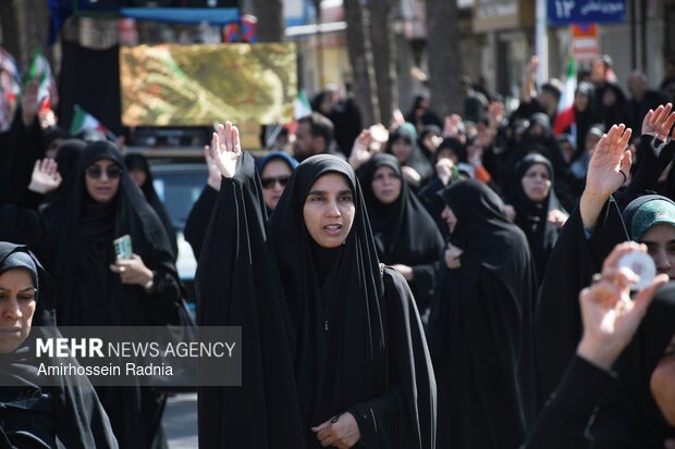 تشییع پیکر مطهر سه شهید در بیرجند
