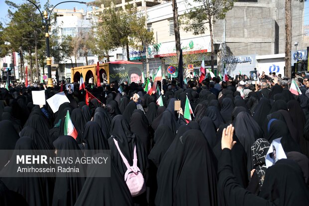تشییع پیکر مطهر سه شهید در بیرجند