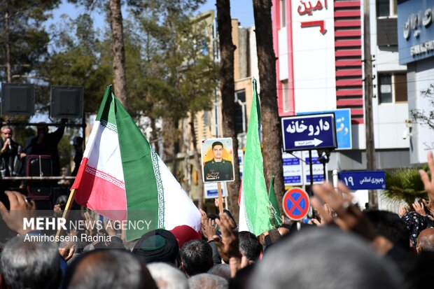 تشییع پیکر مطهر سه شهید در بیرجند