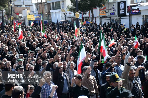 تشییع پیکر مطهر سه شهید در بیرجند