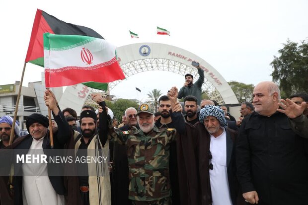 استاندار خوزستان: زنجیره انسانی رامین پیام وحدت ملت ایران است