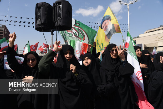 تشییع پیکر مطهر شهید «اسماعیل خطیب» در مشهد