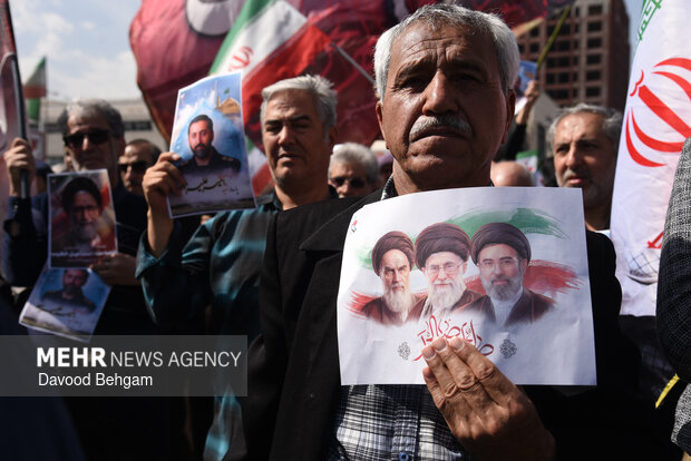 تشییع پیکر مطهر شهید «اسماعیل خطیب» در مشهد
