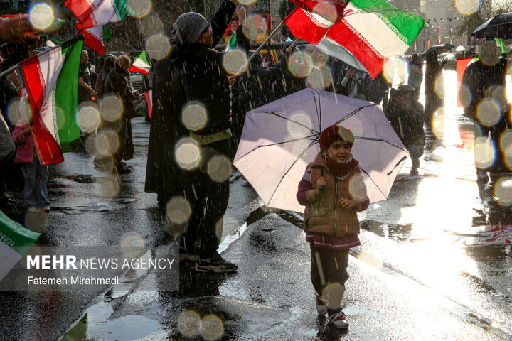 لحظه تحویل سال در میدان انقلاب اسلامی تهران 
