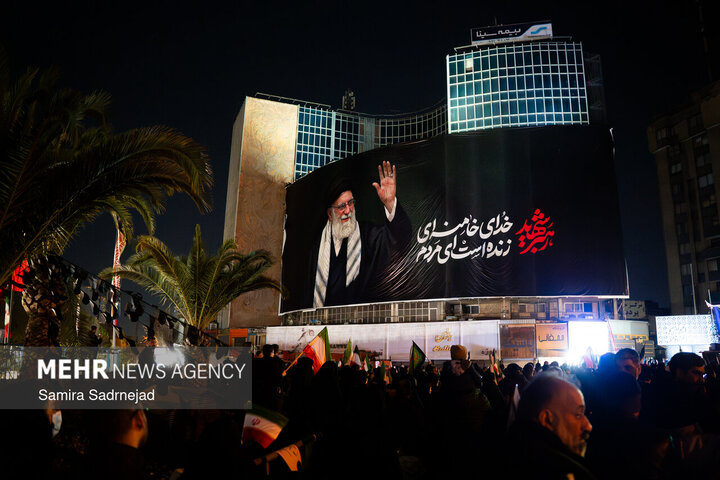 مراسم عزاداری در سوگ رهبر شهید انقلاب - میدان ولیعصر (عج)