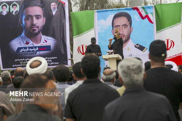 تشییع و تدفین شهید «فرشید قریشی» از شهدای ناوشکن دنا در میناب