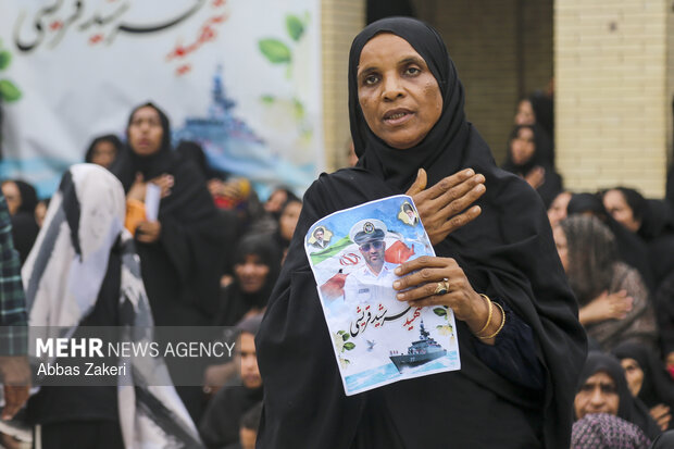 تشییع و تدفین شهید «فرشید قریشی» از شهدای ناوشکن دنا در میناب