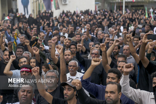 تشییع و تدفین شهید «فرشید قریشی» از شهدای ناوشکن دنا در میناب
