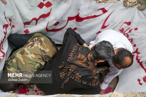 تشییع و تدفین شهید «فرشید قریشی» از شهدای ناوشکن دنا در میناب