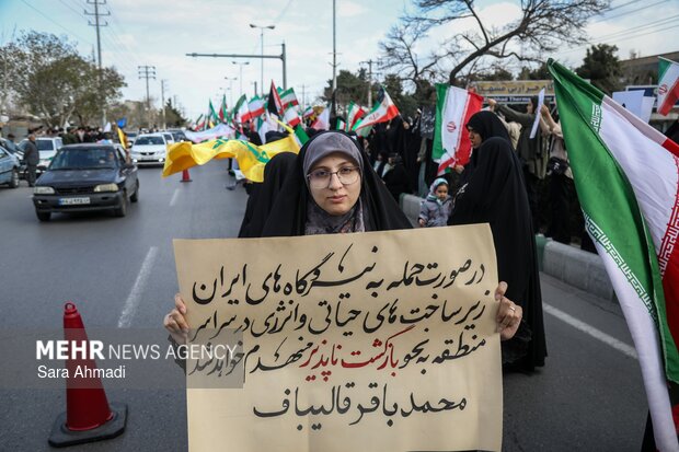 تجمع مردم و دانشجویان مشهدی مقابل نیروگاه مشهد
