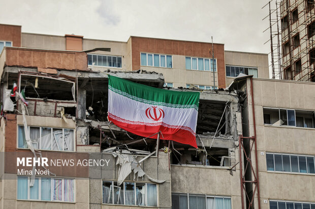 آثار تجاوز آمریکایی - صهیونی به یک مجتمع مسکونی در تبریز