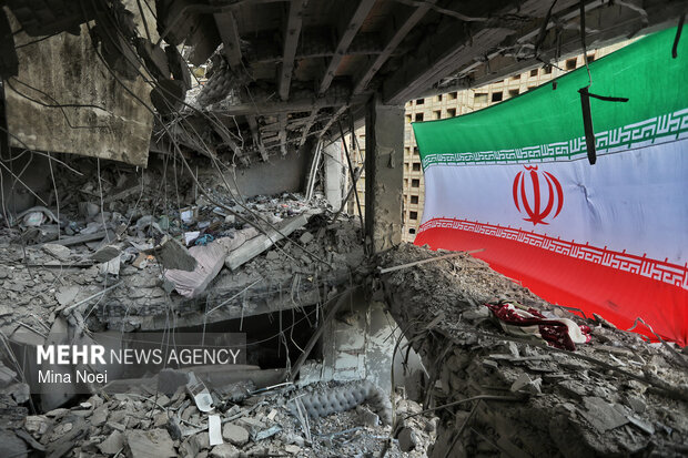 آثار تجاوز آمریکایی - صهیونی به یک مجتمع مسکونی در تبریز