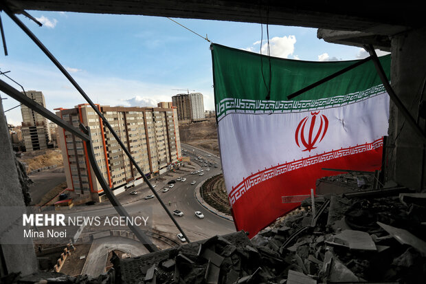 آثار تجاوز آمریکایی - صهیونی به یک مجتمع مسکونی در تبریز