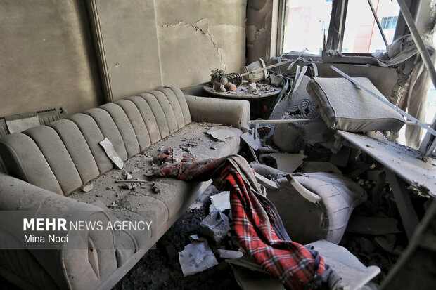 آثار تجاوز آمریکایی - صهیونی به یک مجتمع مسکونی در تبریز