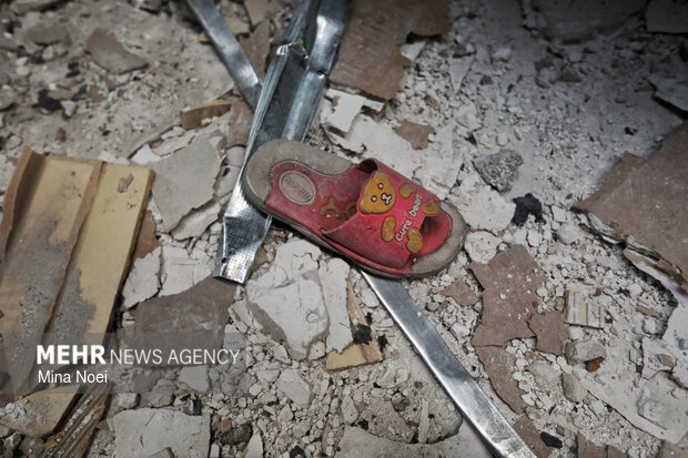 آثار تجاوز آمریکایی - صهیونی به یک مجتمع مسکونی در تبریز