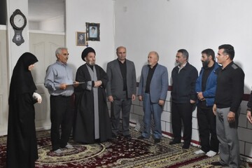دیدار امام جمعه خرم‌آباد با خانواده شهدای جنگ رمضان