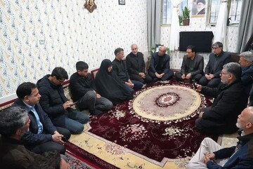 استاندار کرمانشاه با خانواده شهدای ناو دنا دیدار کرد