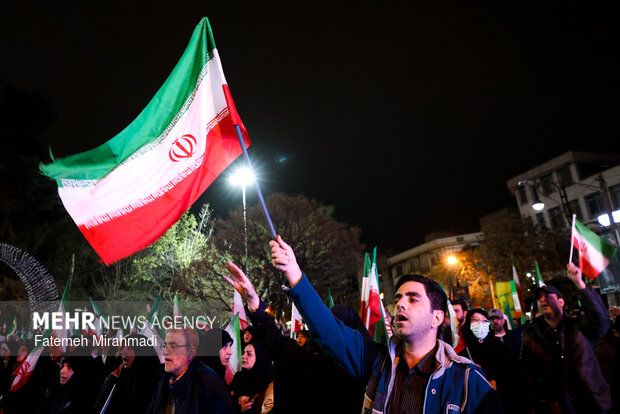 اجتماع حمایت از رزمندگان در مقابله با دشمن آمریکایی - صهیونی