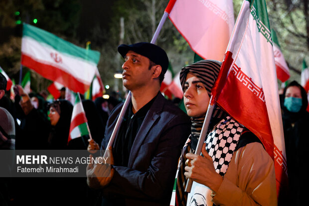 اجتماع حمایت از رزمندگان در مقابله با دشمن آمریکایی - صهیونی