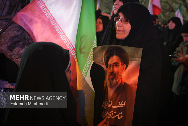 اجتماع حمایت از رزمندگان در مقابله با دشمن آمریکایی - صهیونی
