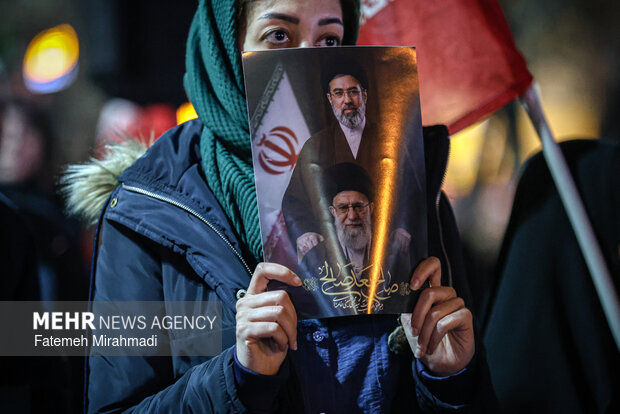 اجتماع حمایت از رزمندگان در مقابله با دشمن آمریکایی - صهیونی