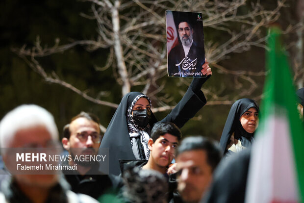 اجتماع حمایت از رزمندگان در مقابله با دشمن آمریکایی - صهیونی