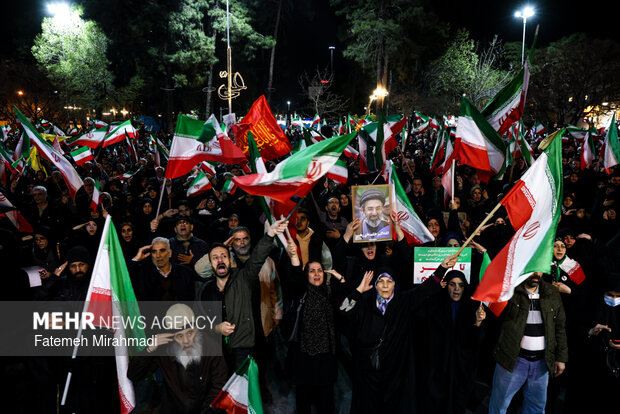 اجتماع حمایت از رزمندگان در مقابله با دشمن آمریکایی - صهیونی