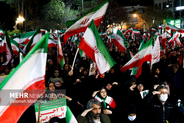 اجتماع حمایت از رزمندگان در مقابله با دشمن آمریکایی - صهیونی