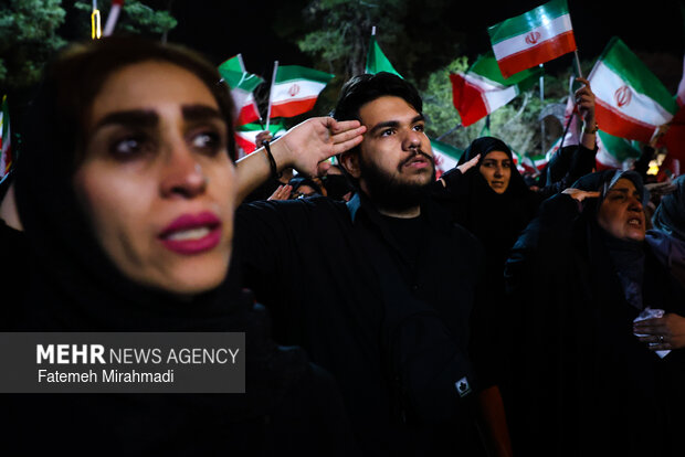 اجتماع حمایت از رزمندگان در مقابله با دشمن آمریکایی - صهیونی