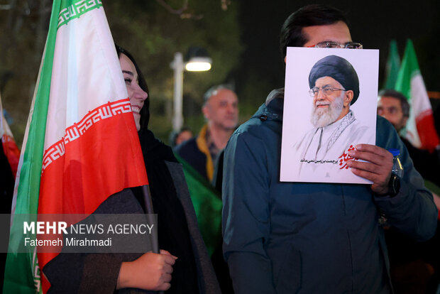 اجتماع حمایت از رزمندگان در مقابله با دشمن آمریکایی - صهیونی