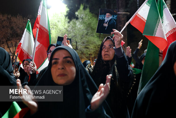 اجتماع حمایت از رزمندگان در مقابله با دشمن آمریکایی - صهیونی