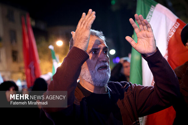 اجتماع حمایت از رزمندگان در مقابله با دشمن آمریکایی - صهیونی