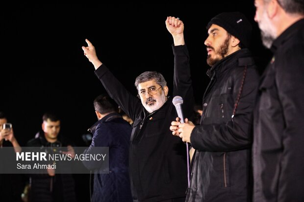 اجتماع حماسی مردم مشهد در مراسم رونمایی از المان «وطن»