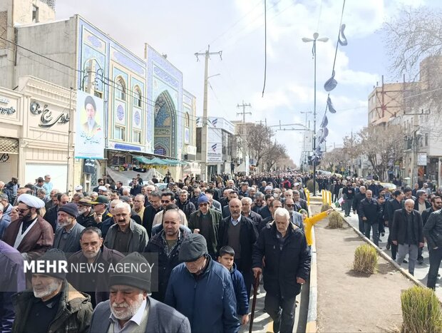 قروه در سوگ و حماسه؛ بدرقه باشکوه شهید حسین جلیلی با حضور پرشور مردم