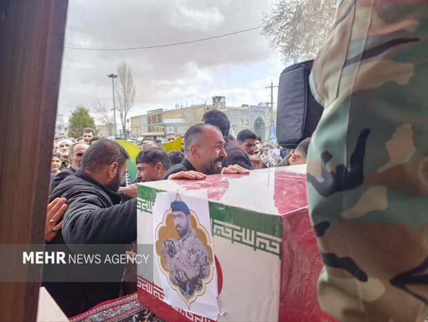 قروه در سوگ و حماسه؛ بدرقه باشکوه شهید حسین جلیلی با حضور پرشور مردم