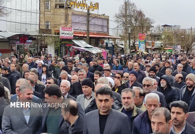 سلین کوچولو در آغوش پدر