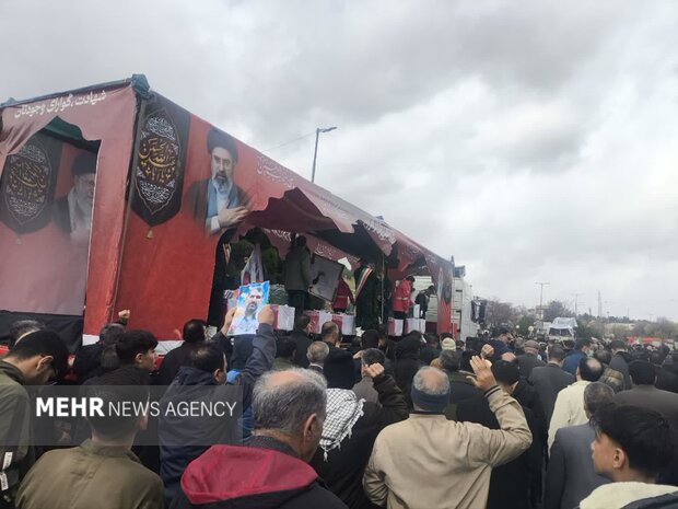 سلین کوچولو در آغوش پدر