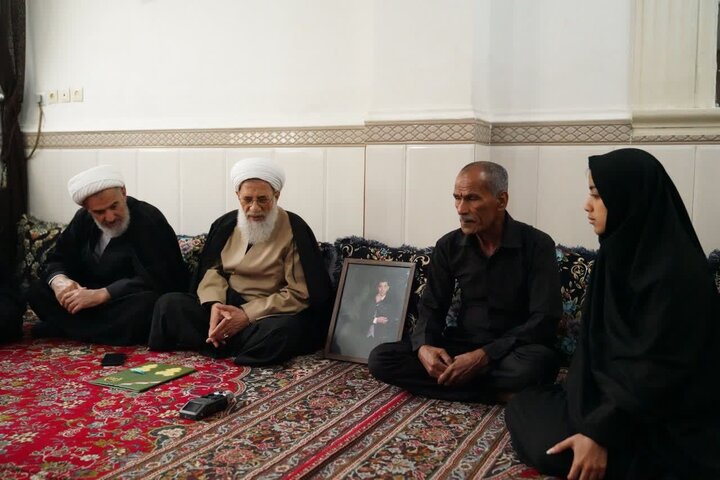 دیدار رییس سازمان عقیدتی سیاسی ارتش با خانواده شهدا و جانباز ارتش